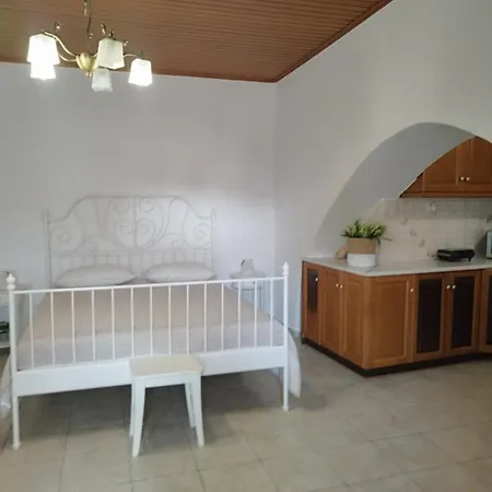 A V G E R I N O S Naxos * Naxos City