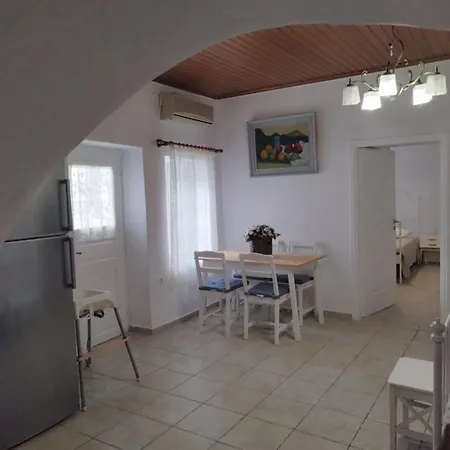 A V G E R I N O S Naxos Prázdninový dům