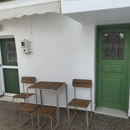 A V G E R I N O S Naxos * Naxos City