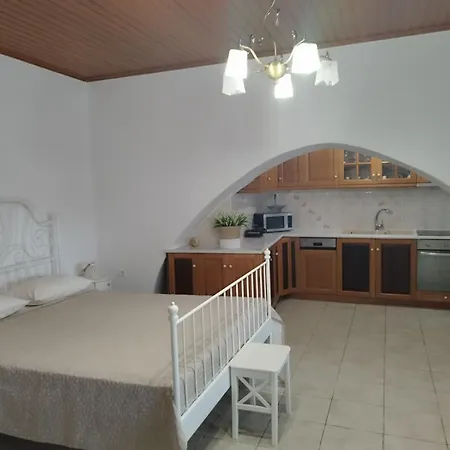 A V G E R I N O S Naxos * Naxos City