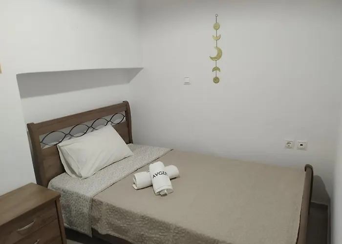 A V G E R I N O S Naxos Naxos City