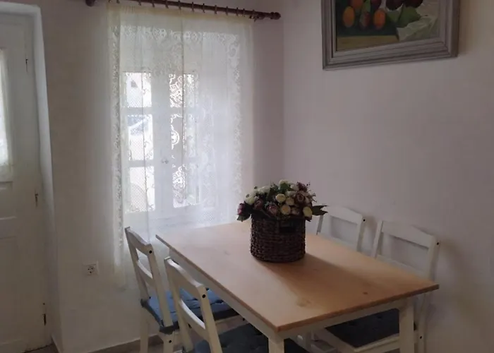 度假居 A V G E R I N O S Naxos