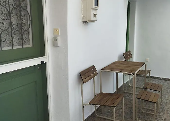 A V G E R I N O S Naxos 度假居 *