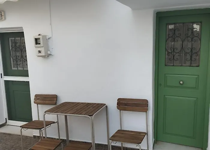 A V G E R I N O S Naxos * Naxos City