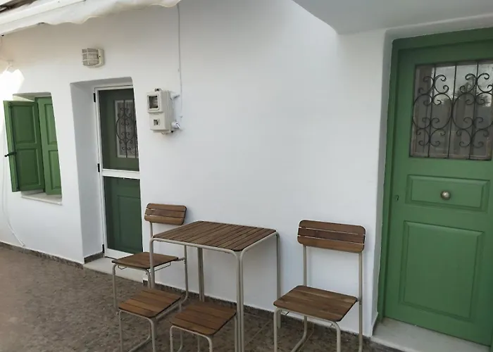 A V G E R I N O S Naxos * Naxos City