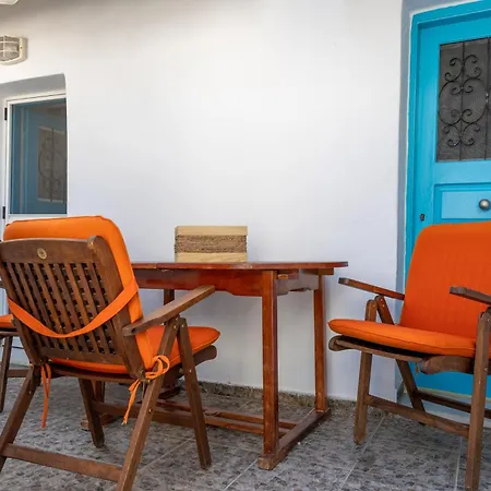 A V G E R I N O S Naxos * Naxos City