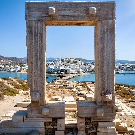 A V G E R I N O S Naxos