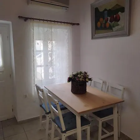 Feriehus A V G E R I N O S Naxos