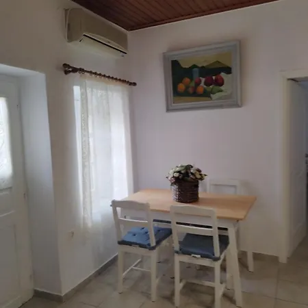 A V G E R I N O S Naxos